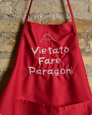 Grembiule “Vietato Fare Paragoni” (Edizione Limitata)